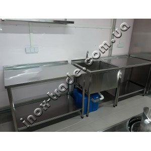 Стол разделочный с бортом и полкой (600х600х850)
